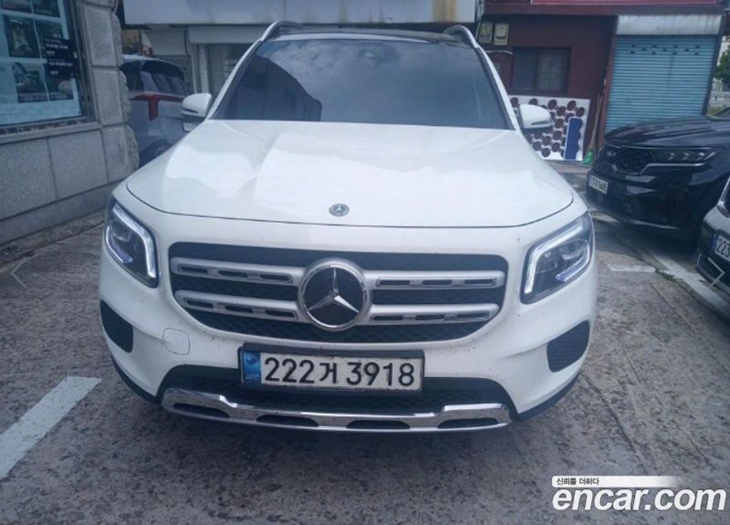 Mercedes Benz GLB-Class GLB220