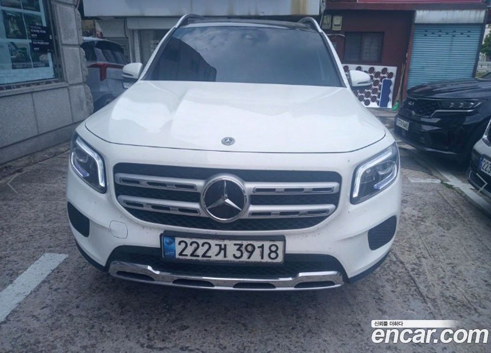 Mercedes Benz GLB-Class GLB220