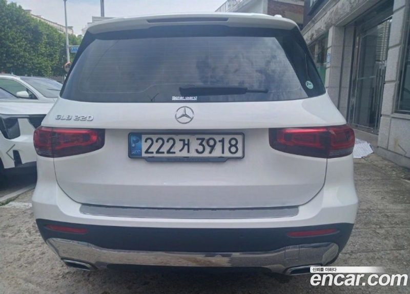 Mercedes Benz GLB-Class GLB220
