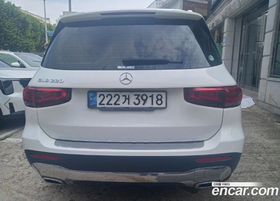 Mercedes Benz GLB-Class GLB220
