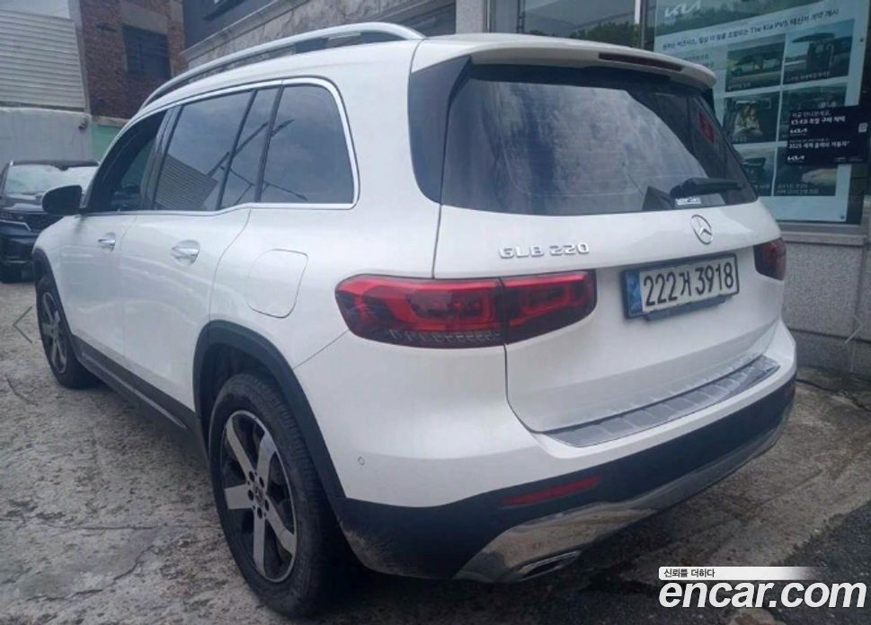 Mercedes Benz GLB-Class GLB220