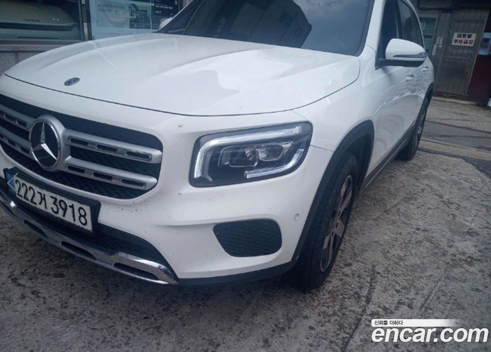 Mercedes Benz GLB-Class GLB220