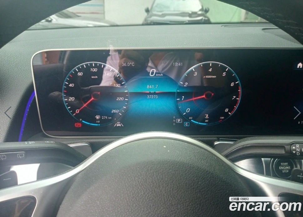 Mercedes Benz GLB-Class GLB220