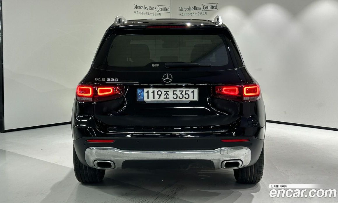 Mercedes Benz GLB-Class GLB220