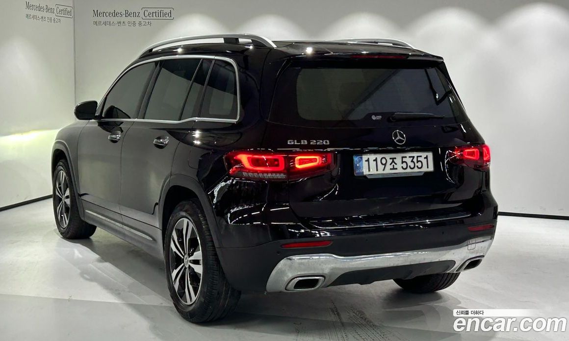 Mercedes Benz GLB-Class GLB220