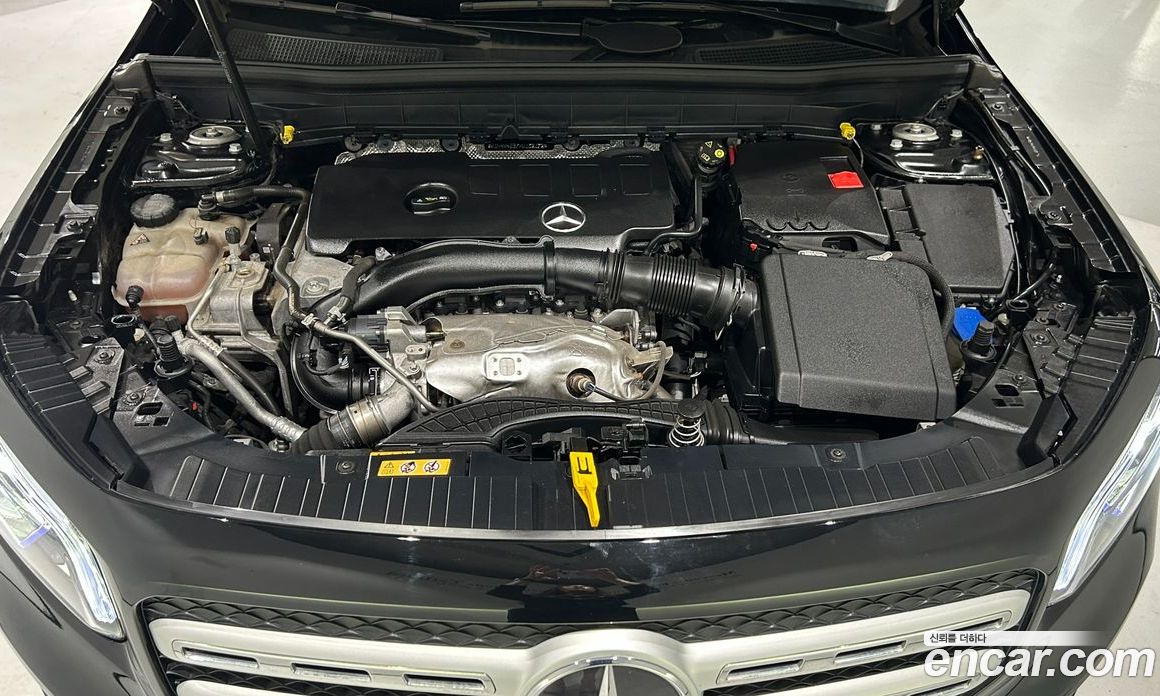 Mercedes Benz GLB-Class GLB220