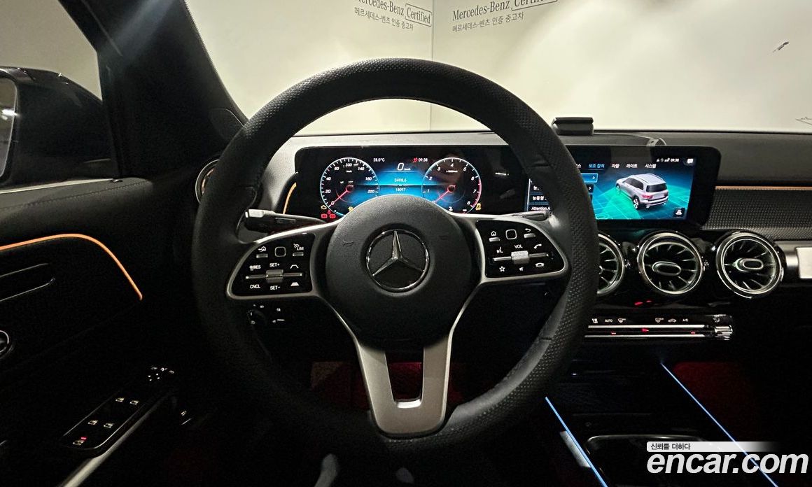 Mercedes Benz GLB-Class GLB220