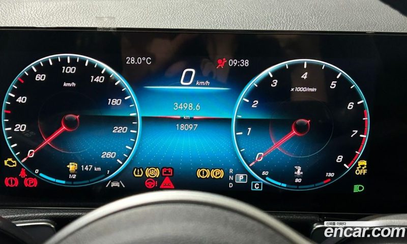Mercedes Benz GLB-Class GLB220