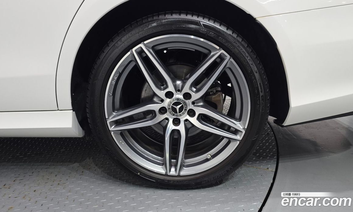 Mercedes Benz E-Class E300 4MATIC AMG Line