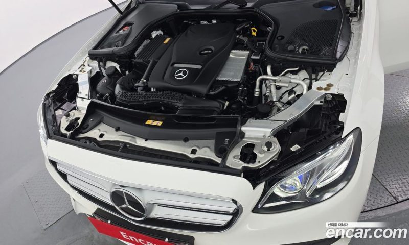 Mercedes Benz E-Class E300 4MATIC AMG Line