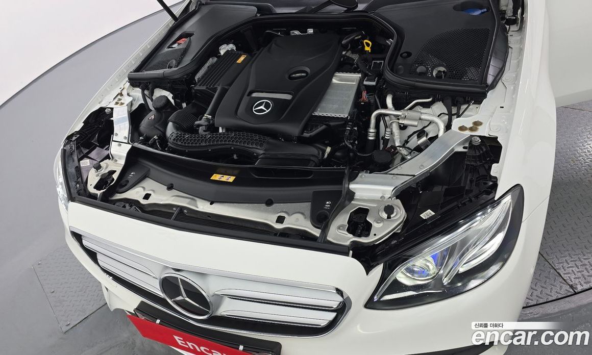 Mercedes Benz E-Class E300 4MATIC AMG Line