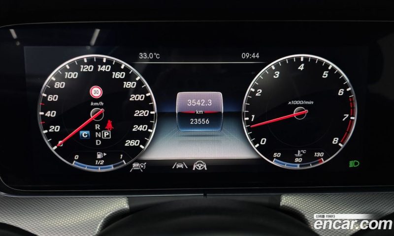 Mercedes Benz E-Class E300 4MATIC AMG Line