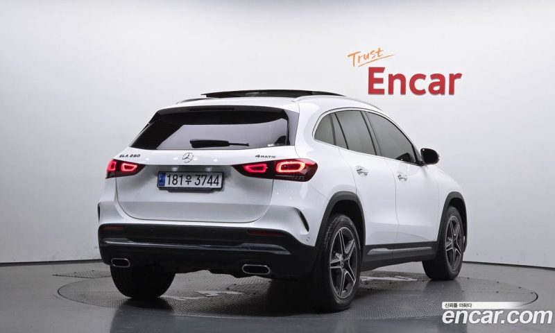 Mercedes Benz GLA-Class GLA250 4MATIC