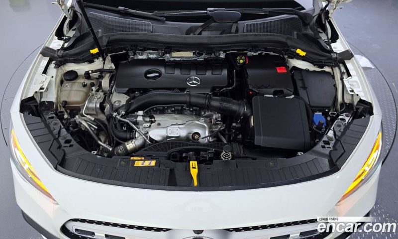 Mercedes Benz GLA-Class GLA250 4MATIC