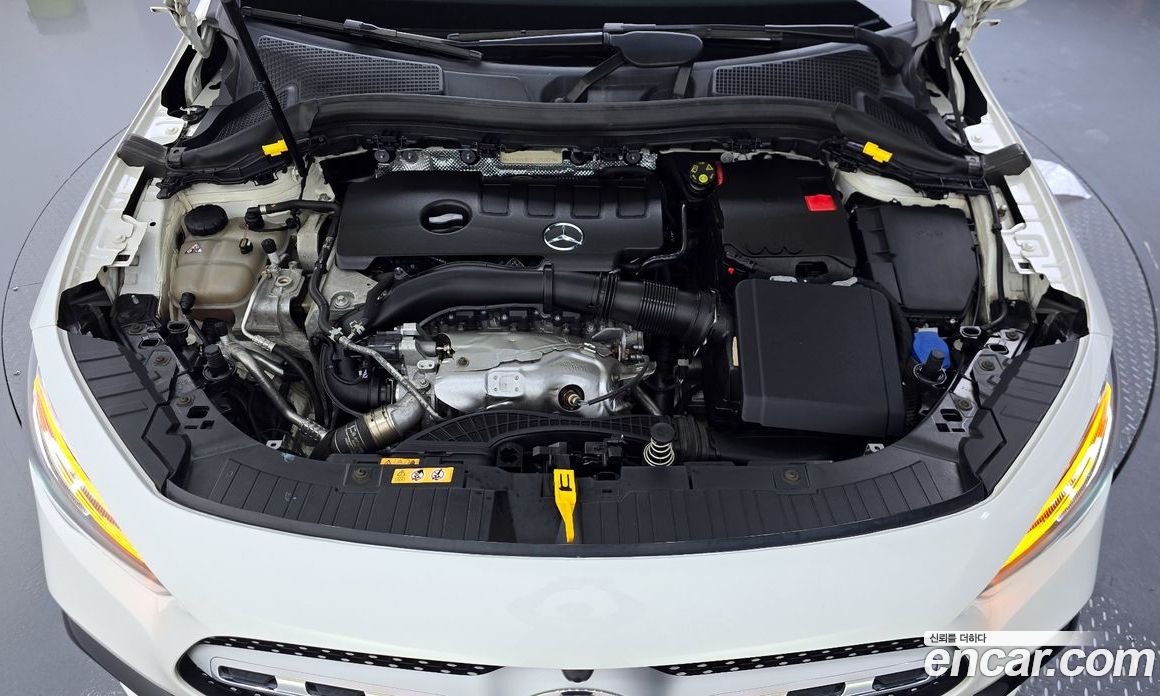 Mercedes Benz GLA-Class GLA250 4MATIC