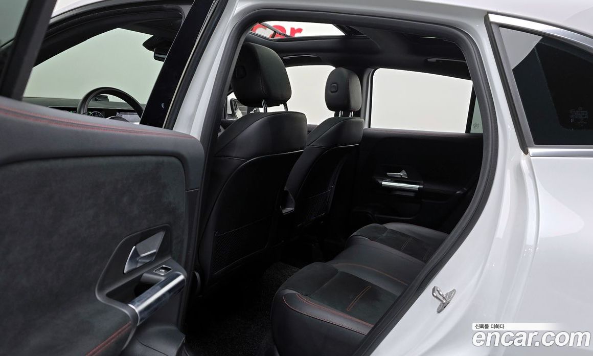 Mercedes Benz GLA-Class GLA250 4MATIC