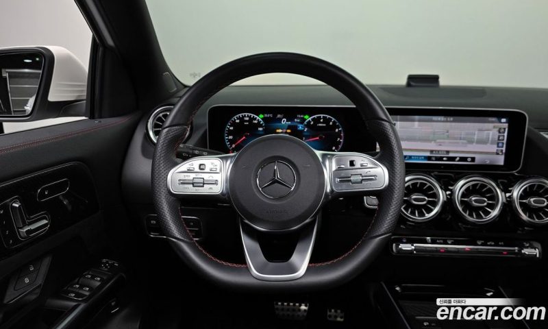 Mercedes Benz GLA-Class GLA250 4MATIC