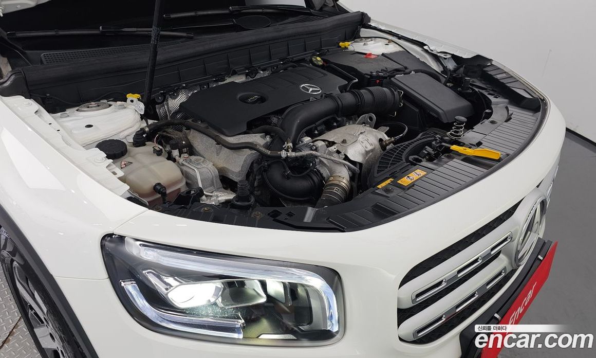 Mercedes Benz GLB-Class GLB220