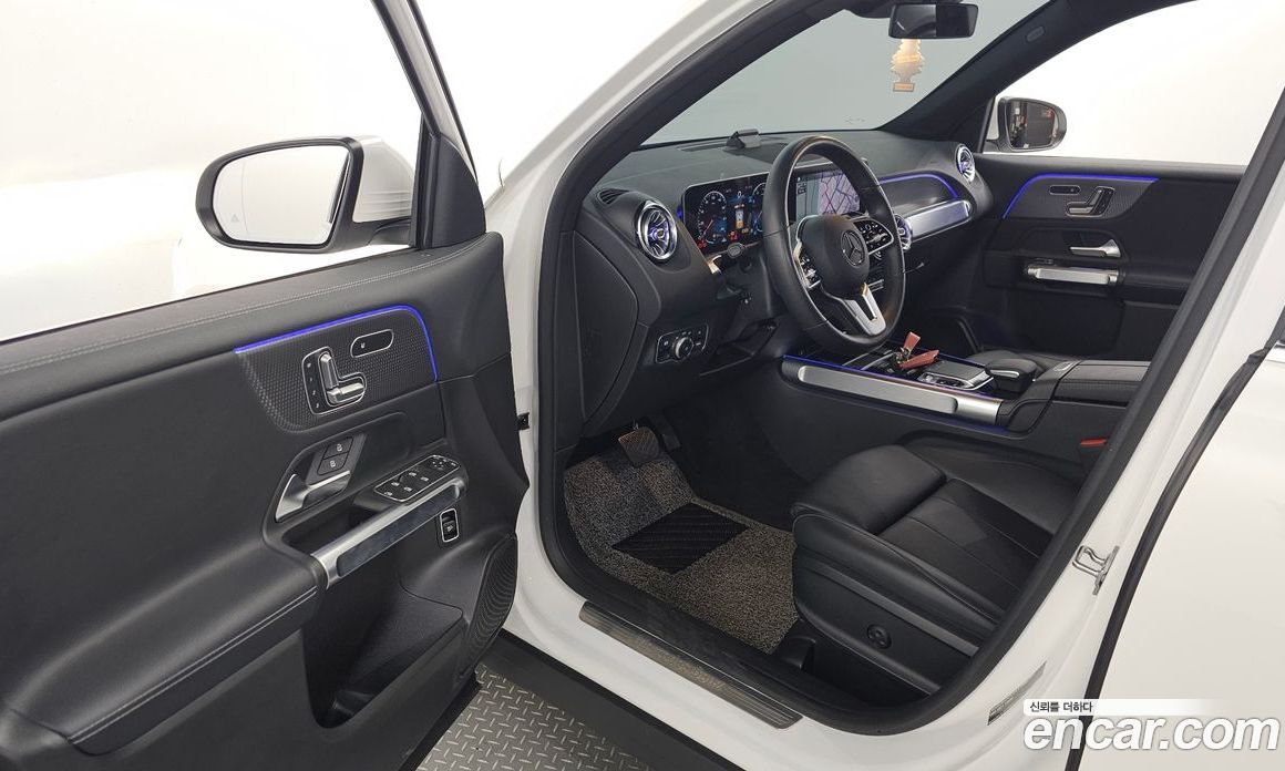 Mercedes Benz GLB-Class GLB220