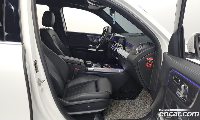 Mercedes Benz GLB-Class GLB220