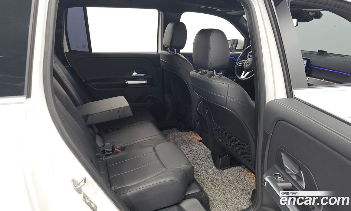 Mercedes Benz GLB-Class GLB220