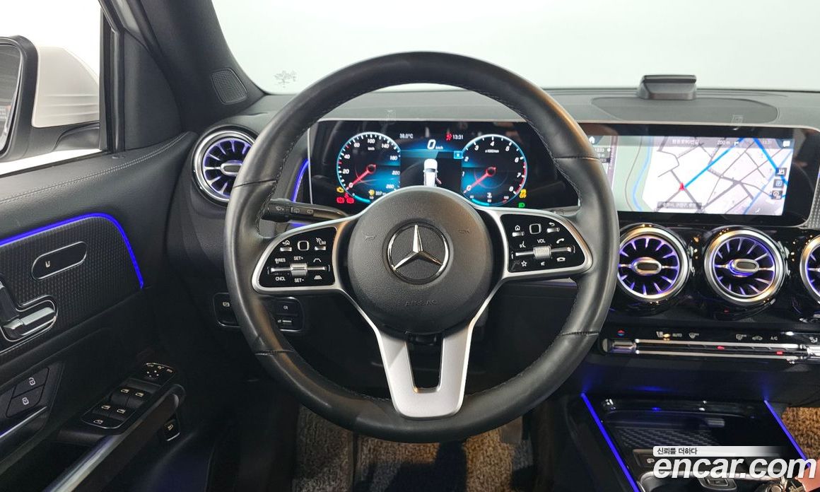 Mercedes Benz GLB-Class GLB220