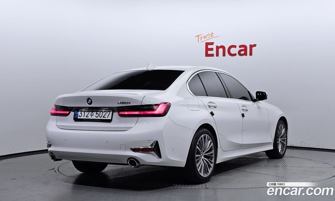 BMW 3-Series i320 Luxury