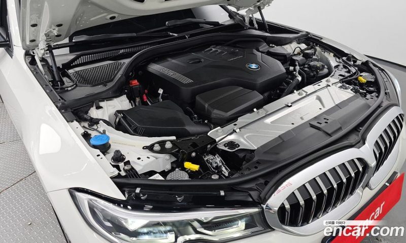 BMW 3-Series i320 Luxury
