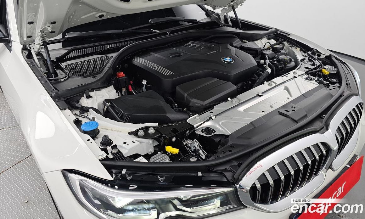 BMW 3-Series i320 Luxury
