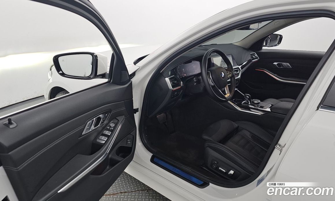 BMW 3-Series i320 Luxury