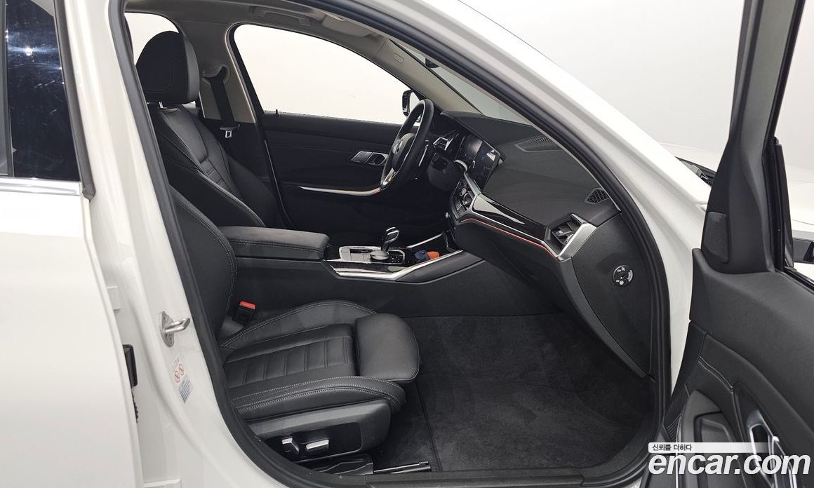 BMW 3-Series i320 Luxury