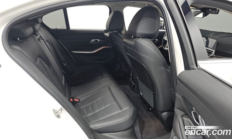 BMW 3-Series i320 Luxury