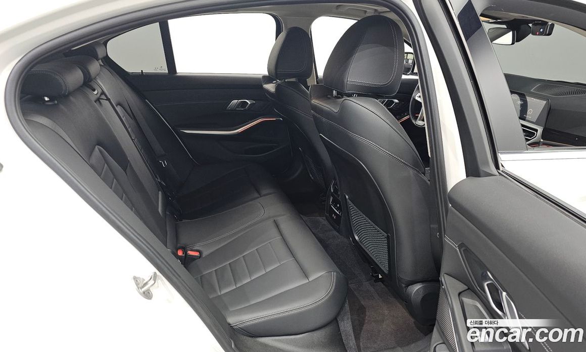 BMW 3-Series i320 Luxury
