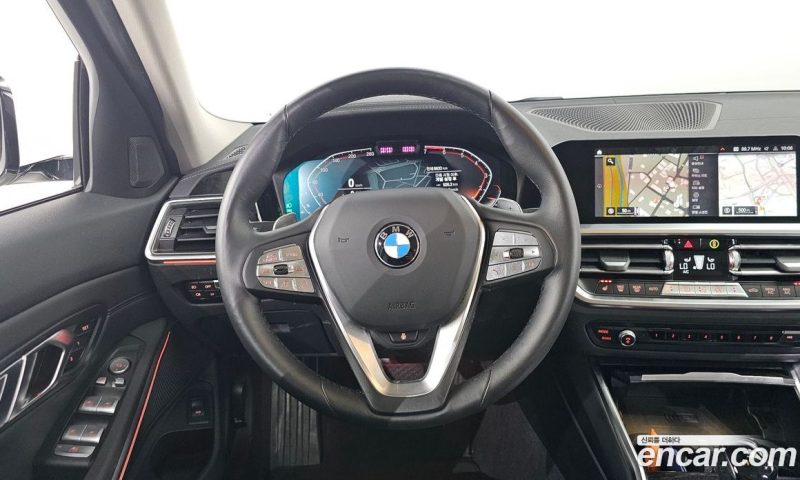 BMW 3-Series i320 Luxury