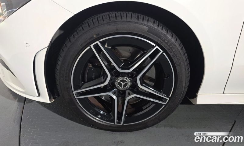 Mercedes Benz CLA-Class CLA250 4MATIC