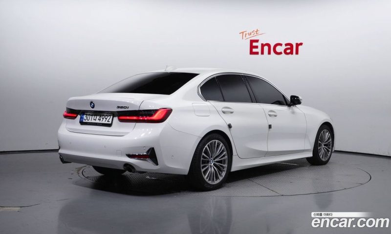 BMW 3-Series i320 Luxury