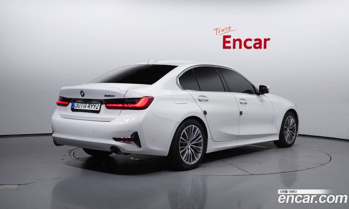 BMW 3-Series i320 Luxury