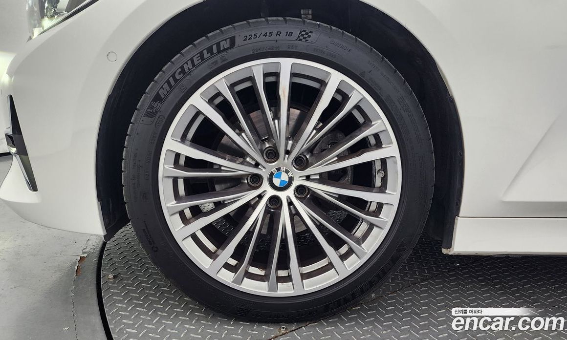 BMW 3-Series i320 Luxury