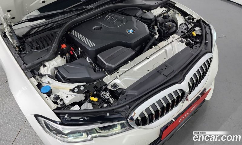 BMW 3-Series i320 Luxury