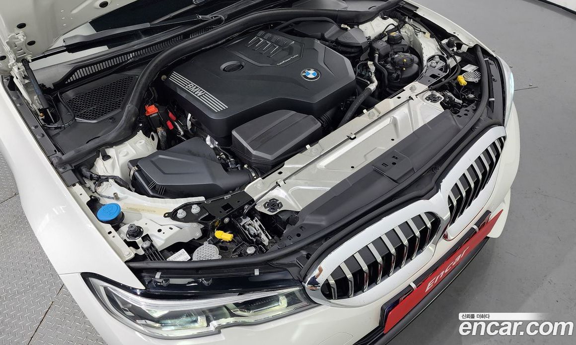 BMW 3-Series i320 Luxury
