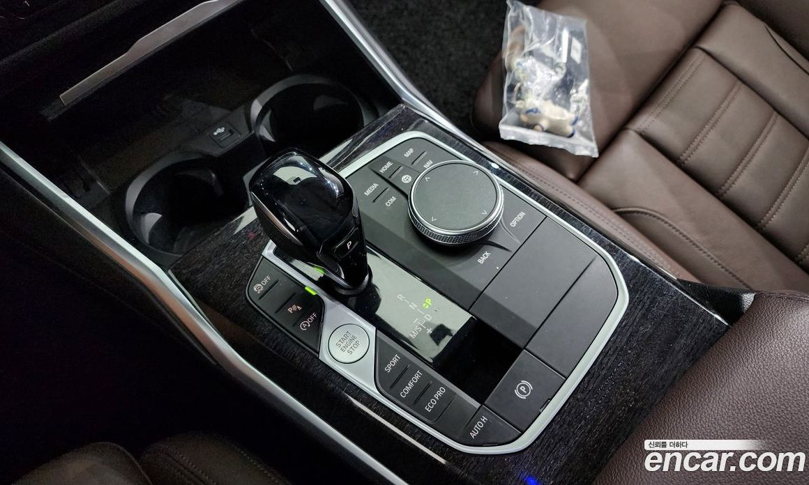 BMW 3-Series i320 Luxury
