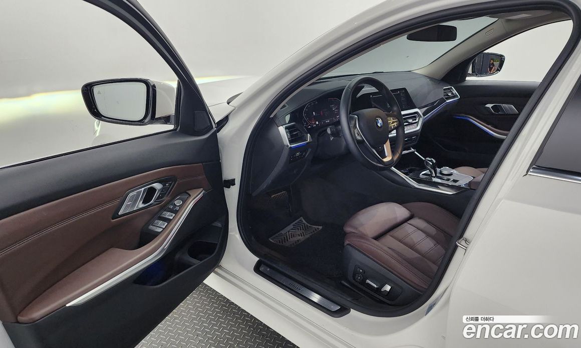 BMW 3-Series i320 Luxury