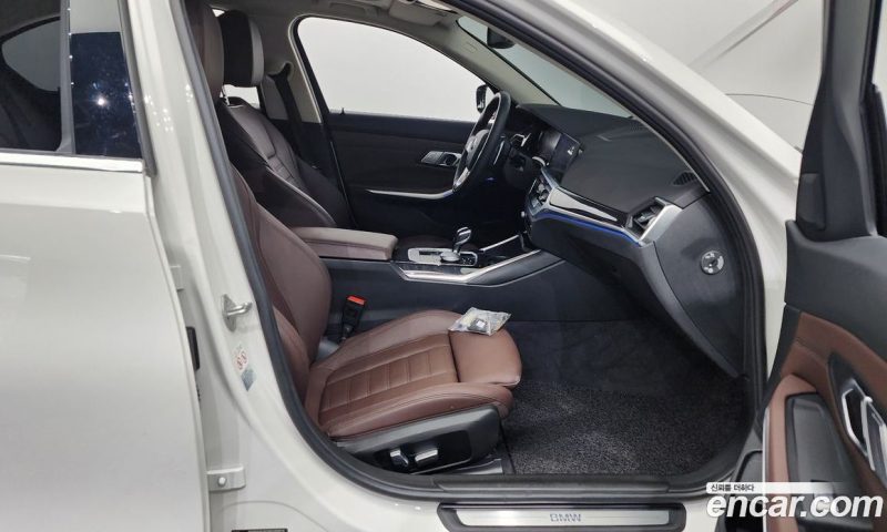 BMW 3-Series i320 Luxury