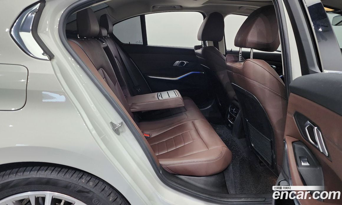 BMW 3-Series i320 Luxury