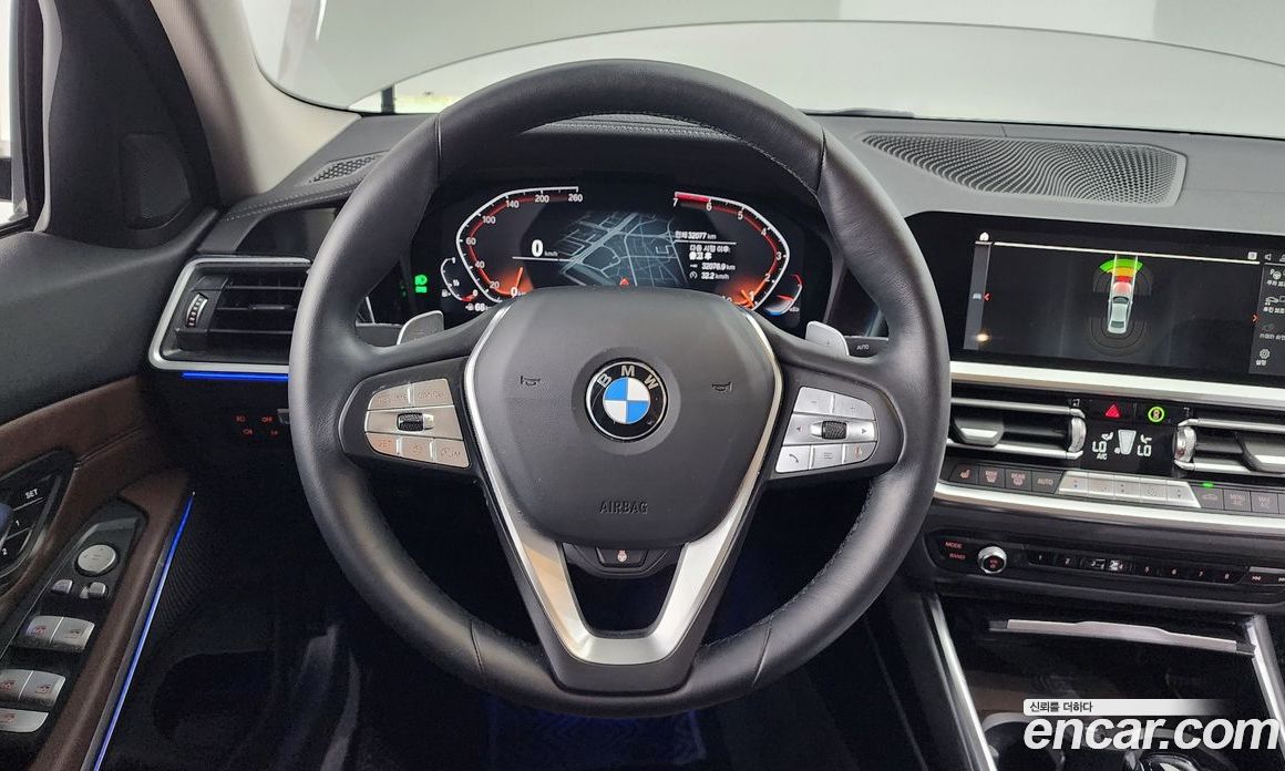 BMW 3-Series i320 Luxury