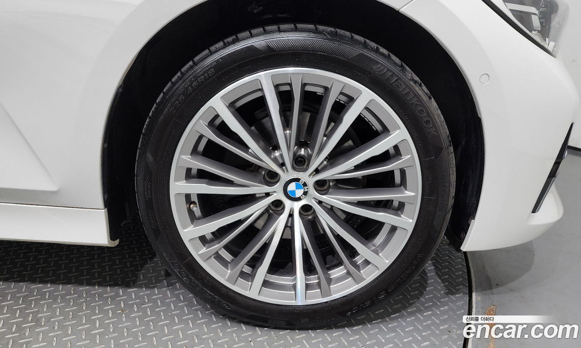 BMW 3-Series i320 Luxury