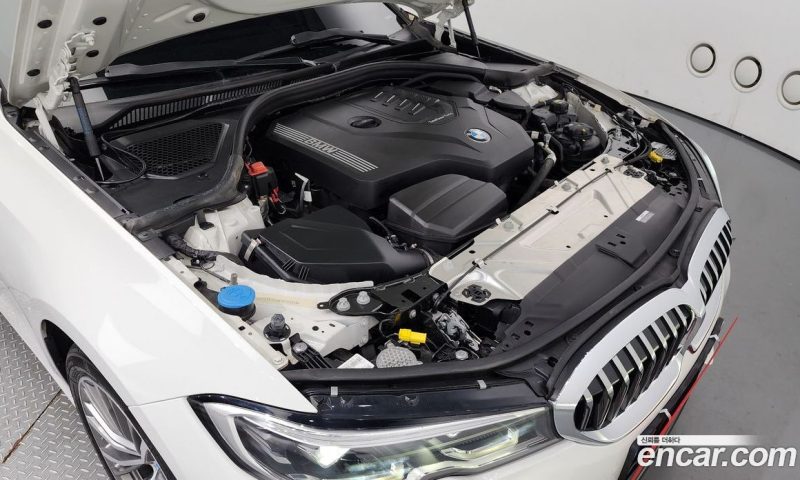 BMW 3-Series i320 Luxury