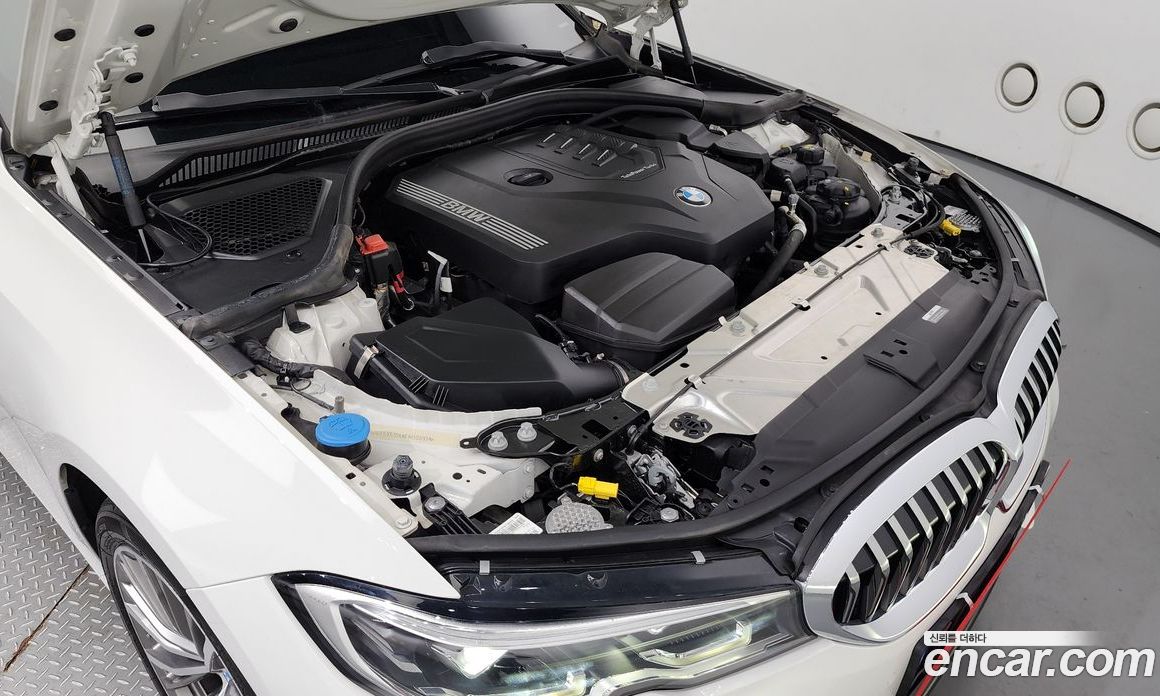 BMW 3-Series i320 Luxury