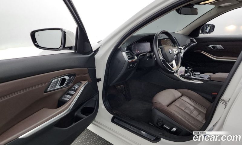 BMW 3-Series i320 Luxury