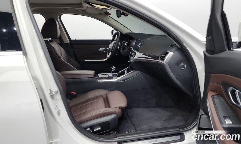 BMW 3-Series i320 Luxury